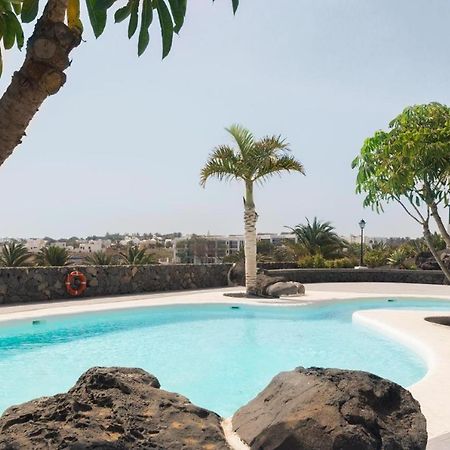 Apartamento Om Con Piscina Y Vistas Al Mar Apartment Costa Teguise Bagian luar foto