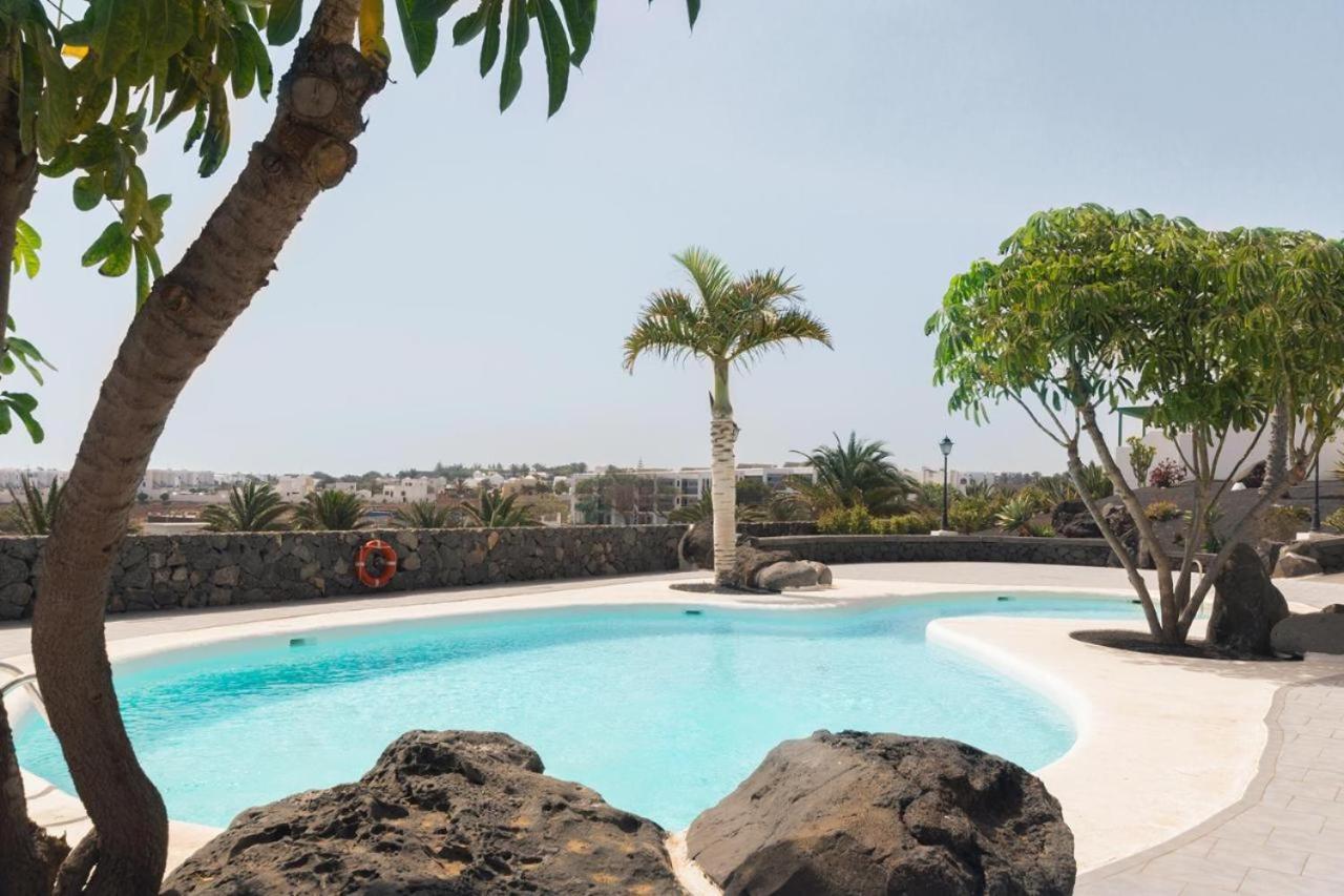Apartamento Om Con Piscina Y Vistas Al Mar Apartment Costa Teguise Bagian luar foto