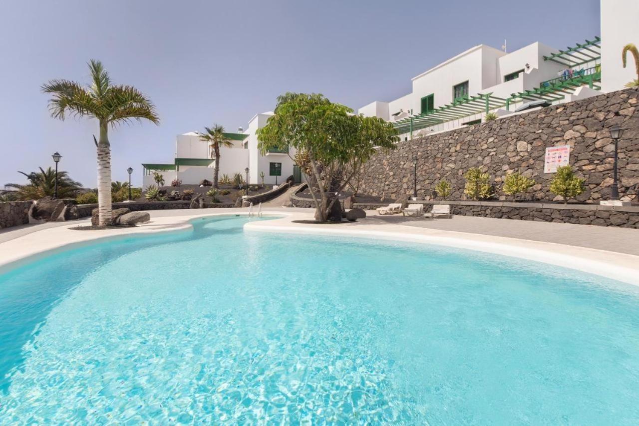 Apartamento Om Con Piscina Y Vistas Al Mar Apartment Costa Teguise Bagian luar foto